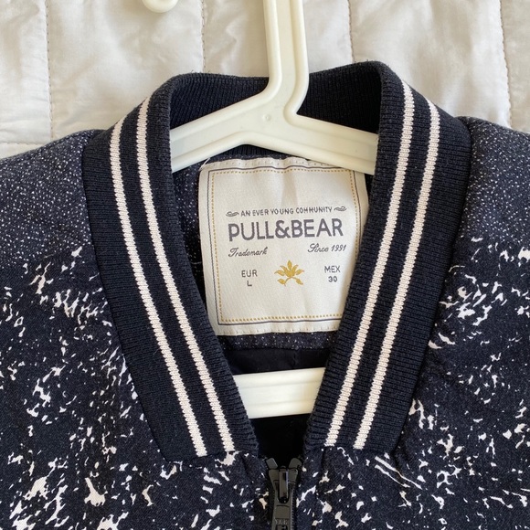 Pull & Bear Light bomber jacket black/white print - Picture 6 of 10